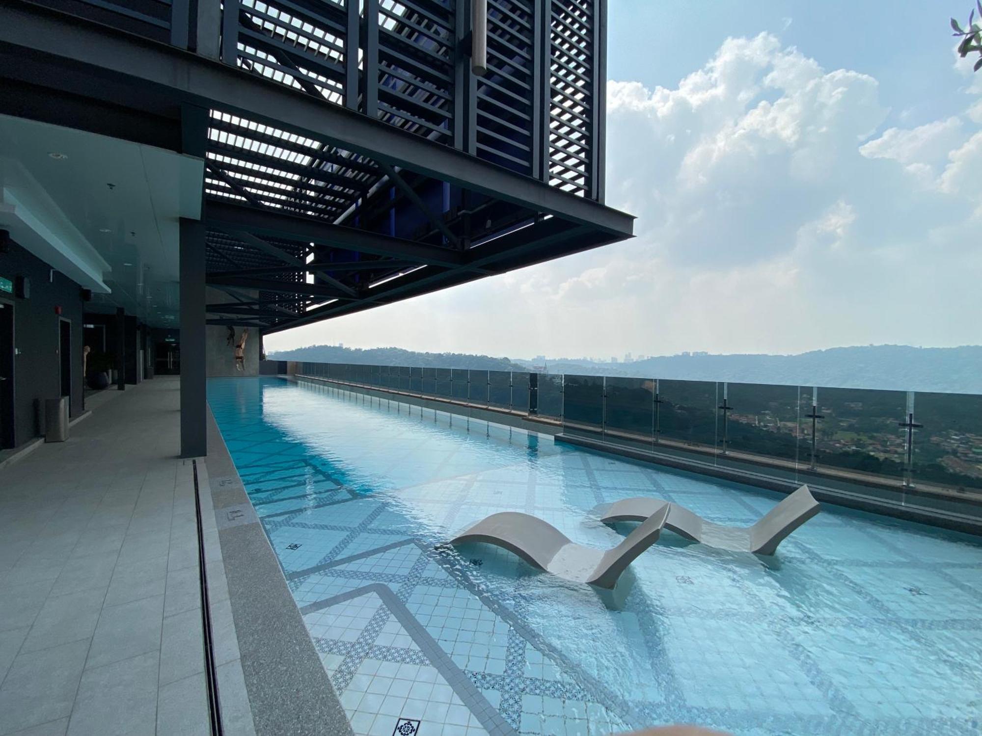 One Utama 3km Away Cozy Apartment