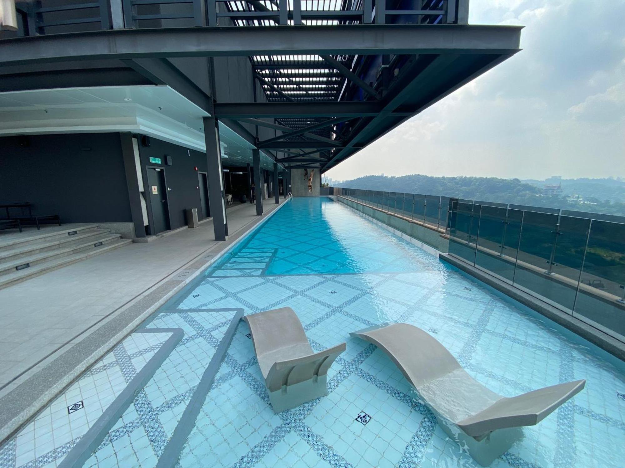 One Utama 3km Away Cozy Apartment *