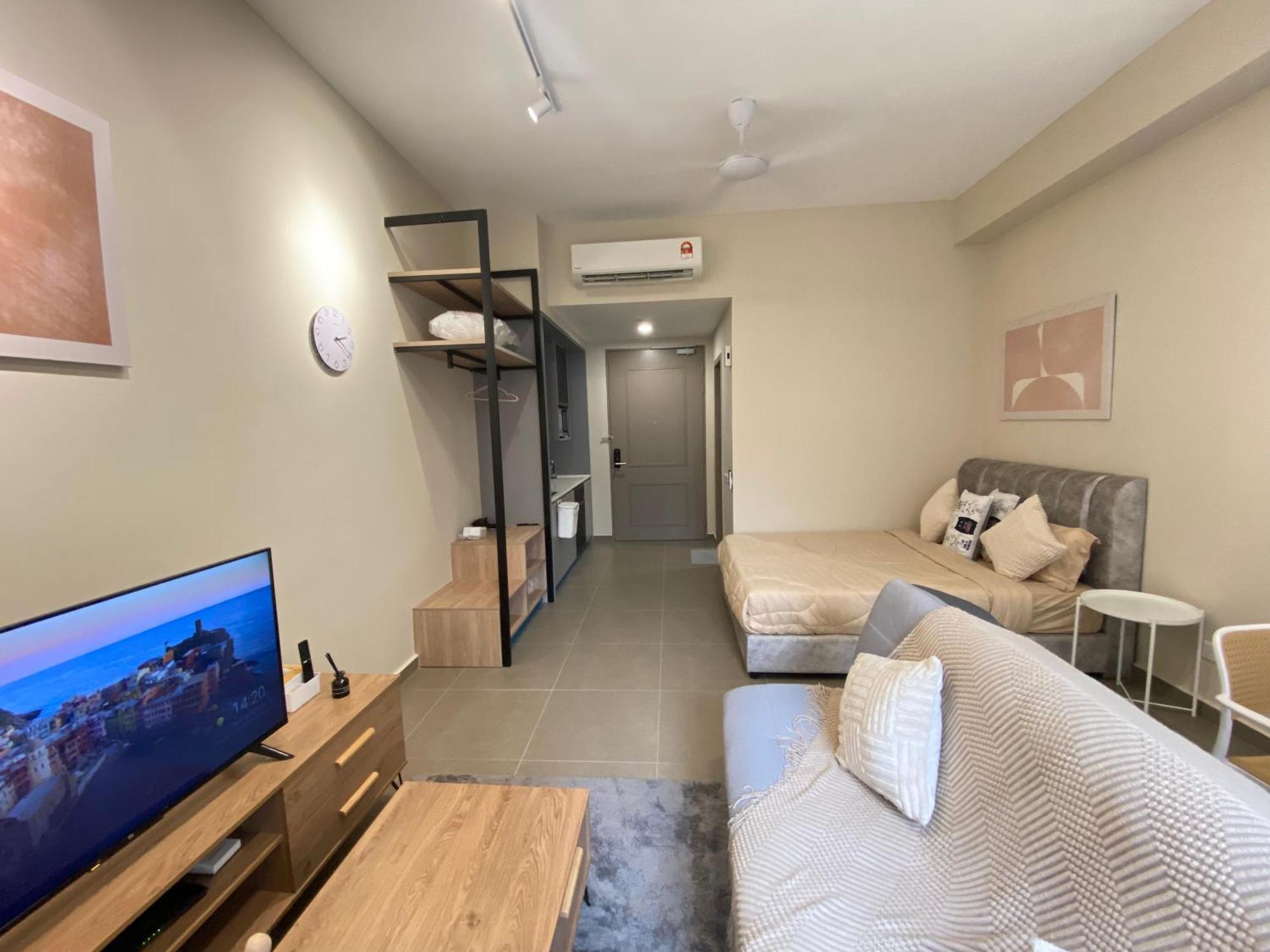 Apartment One Utama 3km Away Cozy
